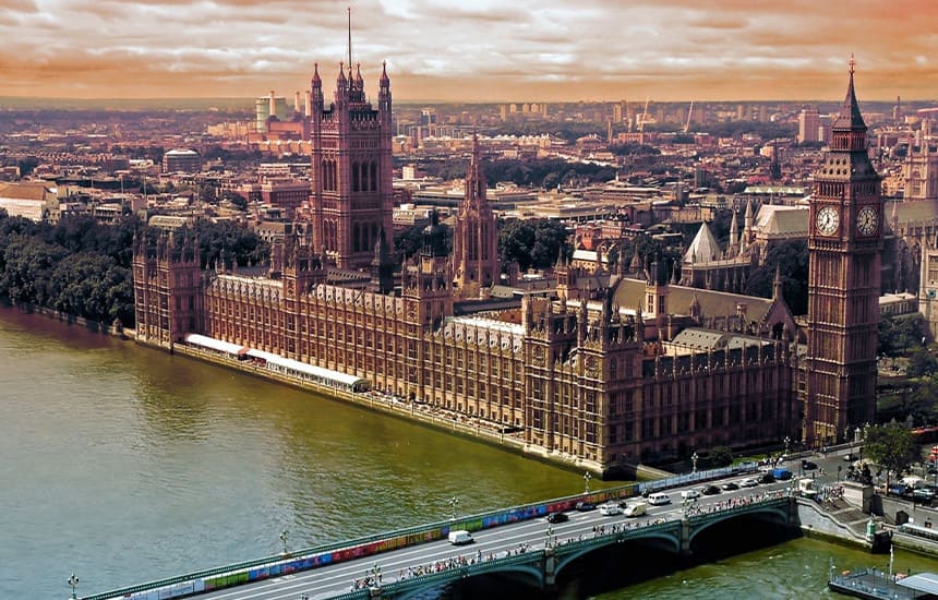 イギリスに半年留学するとどれぐらいの費用がかかるの？